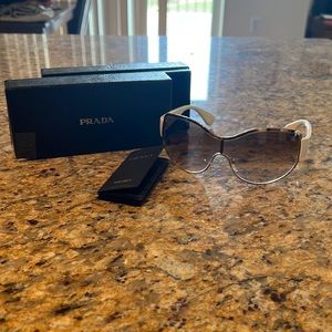Lovely authentic Prada sunglasses SPR 620